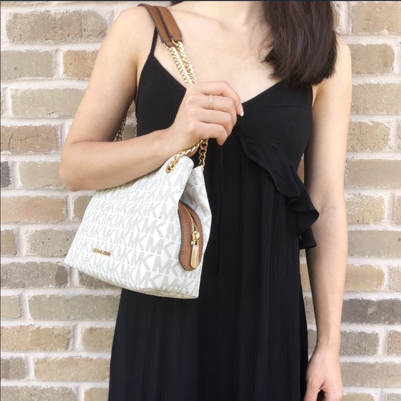 SALE👜💕- Michael Kors Small Chain Tote - Picture 4 of 6